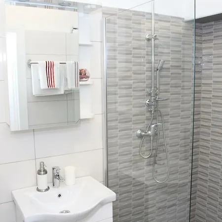 Daire Apartament L'una Studio Zadar